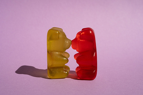 Two gummy bears kissing